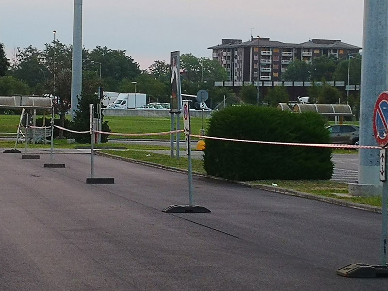 Noleggio segnaletica per lavori di asfaltatura in orario notturno. Dispositivi a...