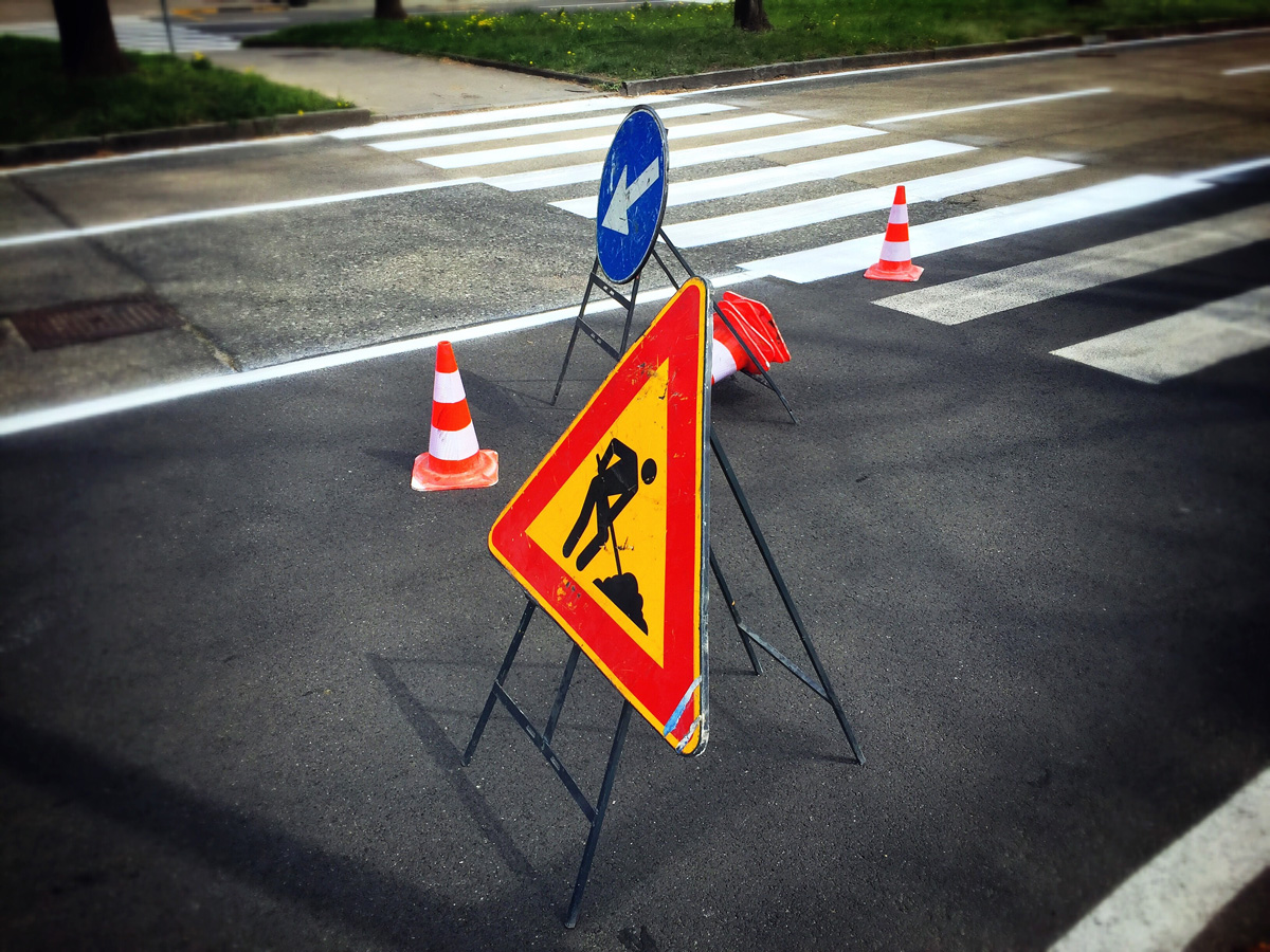 Foto - Home Noleggio cartelli e attrezzature per cantieri stradali a Milano. Allestimento in...